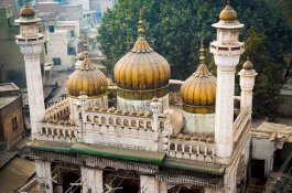 Setelah 23 Tahun Dilarang, Perempuan Kembali Diizinkan Salat di Masjid Ini