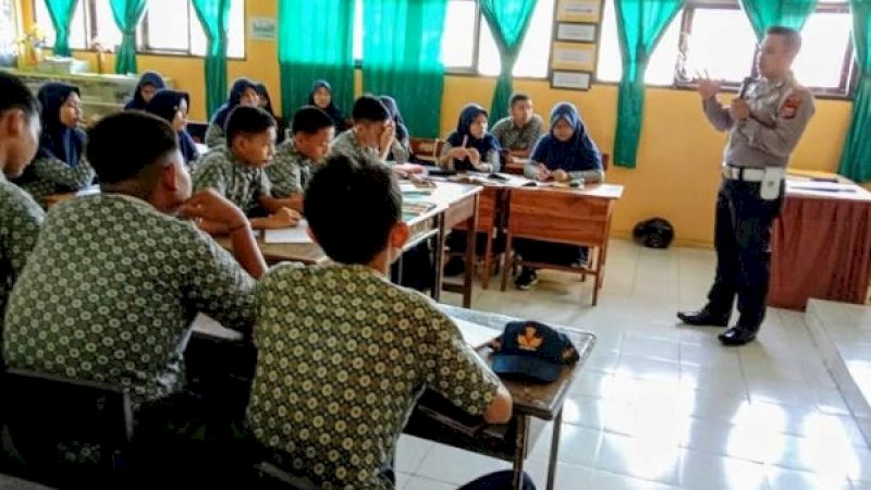 'Polantas Mengajar' Disambut Baik Sekolah di Wajo