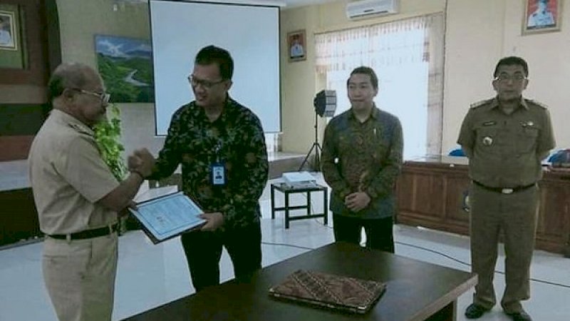 Pemerintah Kabupaten Jeneponto melakukan teken MoU dengan PT Taspen terkait pemanfaatan aplikasi Sistem Informasi Manajemen Gaji (SIM Gaji) Taspen. Berlangsung di Ruang Pola Panrannuanta, Kantor Bupati Jeneponto, Jalan Lanto Dg Pasewang, Senin (9/3/2020).