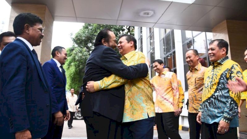 Pelukan hangat Surya Paloh dan Airlangga Hartarto, Senin (9/3/2020).