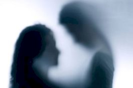 Ada Suara Berisik, Eh Suami Pergoki Istri Berhubungan Intim dengan Anak