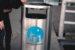 Penyiar Radio Dikecam Karena Jilat Tempat Sampah untuk Temukan Virus Corona