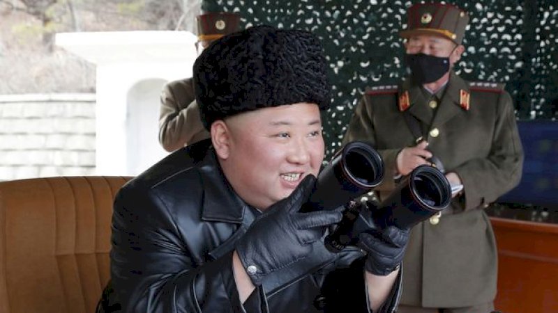 Kim Jong Un Kedapatan Tak Pakai Masker Saat Latihan Tembak Rudal