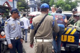 Dibantu TNI-Polri, Dishub Sulsel dan Satpol-PP Tertibkan Pak Ogah