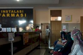 Pasien Keluhkan Lambatnya Pelayanan Obat di RSUD Lamaddukelleng Sengkang