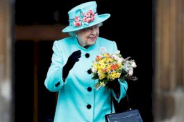 Enak Yah, Ratu Inggris Ternyata Tak Butuh Paspor untuk Keliling Dunia