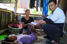 AJB Bantu Warga Penderita Lumpuh di Bojo