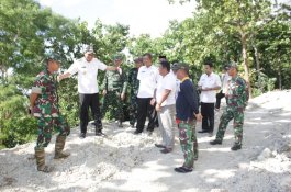 Bupati Barru dan Dandim Tinjau Rintisan Jalan Baru di Desa Palakka