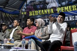 Deputi II Kantor Staf Presiden Hadiri Program Semalam di Desa Pemkab Lutra