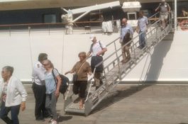 Kapal Pesiar asal Australia Sandar di Makassar, Seluruh Penumpang Diizinkan Turun