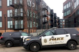 Jatuhkan Anak dari Balkon Lantai 4, Wanita Ini Justru Didakwa Memukul dan Meludahi Polisi