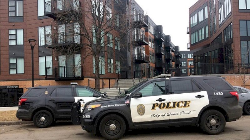 Lokasi bocah 11 tahun dilemparkan ibu dari lantai empat apartemen.