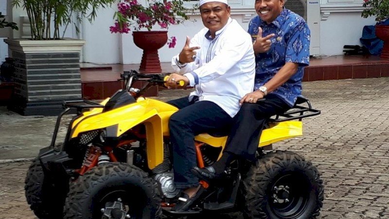 Andi Fahsar Padjalangi (kiri) bersama Ambo Dalle dalam sebuah kesempatan.