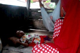 Kisah Bocah Lumpuh Layu di Barru; Dibesarkan Penuh Kasih Sayang Keluarga Kurang Mampu