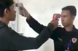 Bikin Ngakak! Ditodong Termometer Tembak, Pria Malah Todong Balik
