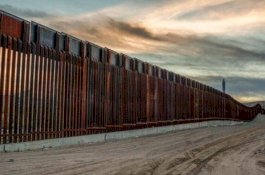 Panjat Perbatasan Meksiko-AS, Wanita Hamil 8 Bulan Jatuh dalam Gelap Gulita