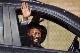 Baru Bebas Bersyarat, Raja Klan Afrika Selatan Serang Putranya Dengan Kapak