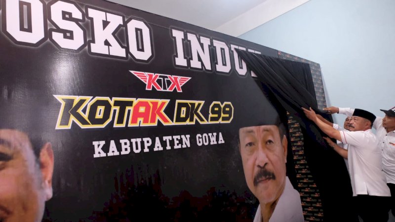 Krg Kio saat meresmikan Posko Komunitas Tani Adnan-Kio alias Kotak DK-99 di Jalan Tumanurung Sungguminasa, Kabupaten Gowa. 