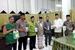 Antisipasi Virus Corona, Yayasan Hadji Kalla Bagikan Dispenser Sabun Cuci Tangan untuk Masjid