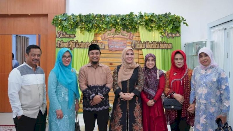 Ketua DPRD Sulsel, Andi Ina Kartika Sari (tengah) turut menghadiri tasyakuran akikah putra Wagub Sulsel, Minggu (15/3/2020).