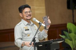 Pegawai Kementan Berbaris Ucapkan Selamat Ultah, SYL Santuni 50 Pekerja Lepas