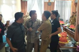 Merasa Dibohongi, Anggota DPRD Jeneponto Banting Gelas saat Rapat