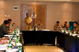 Pimpin Rapat Pencegahan Corona, Nurdin Abdullah: Siswa SMA Belajar di Rumah Mulai 18 Maret