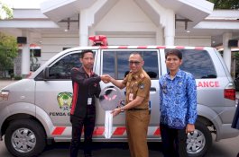 Pemkab Gowa Terima Bantuan Dua Mobil Ambulans