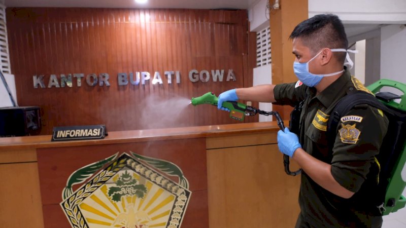 Antisipasi Virus Corona, Pemkab Gowa Semprot Disinfektan di Kantor Bupati