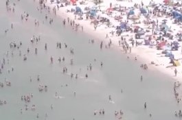 Abaikan Himbauan Trump, Ratusa Warga AS Malah Pergi ke Pantai