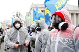 Pakai Senjata, Perampok Incar 100.000 Masker di Ukraina