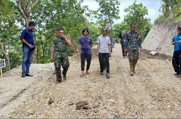Tinjau Jalan Baru Rintisan TMMD, Ketua DPRD Barru Apresiasi TNI