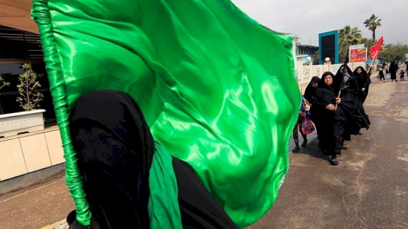 Wanita Syiah di Irak nekat melanggar pembatasan terkait virus corona.