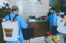 Kantor dan Fasum-Fasos di Jeneponto Disemprot Disinfektan, Papan Tilang Ikut Disiram