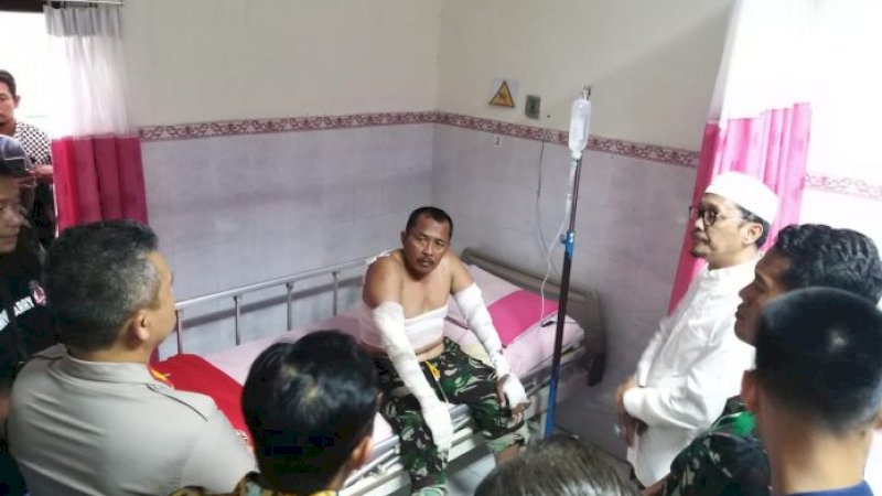 Salah seorang korban kebakaran pom bensin mini.