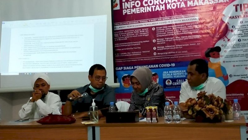 Kadis Kesehatan Makassar, Naisyah Tun Azikin (kedua kanan).