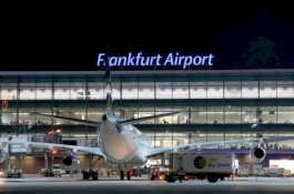 Terjebak di Bandara Frankfurt, Gadis Ini Menangis karena Stres, Orang Tuanya Memelas