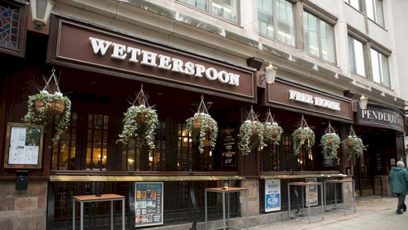 Diminta Tutup Pub, Pemiliknya Ngeyel: Supermarket Lebih Berbahaya