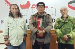 Copot Spanduk Maklumat di Masjid Raya Bandung, Pria Gondrong Ini Minta Maaf