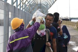 Tim Kesehatan Siaga di Pelabuhan Barru, 1 Penumpang Diobservasi ke RS