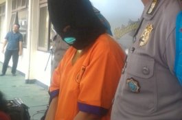 Gila! Si Rambut Pirang Ini Pasang Tarif Rp4 Juta Semalam Suntuk