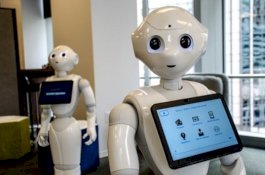 Jalani Karantina Covid-19, Sang Ayah 'Hadiri' Pernikahan Putrinya lewat Robot