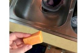 Dikira Sabun Batang, Wanita Ini Buru-buru Cuci Tangan Pakai Keju