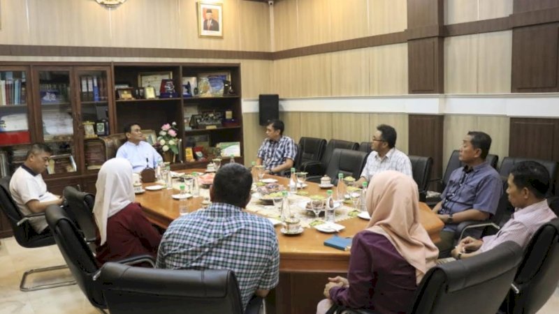 Bupati Barru menggelar pertemuan dengan pimpinan perusahaan di sekitar Labunge.