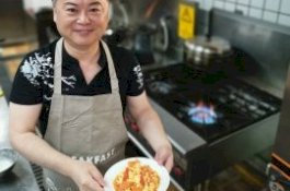 Dubes China Isolasi Diri di Arab Saudi, Unggah Foto Sedang Memasak di Dapur