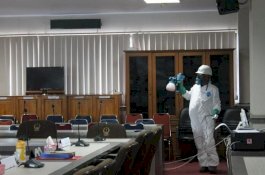 DPRD Sulsel Disemprot Disinfektan, Ina: Ayo Sama-sama Cegah Penyebaran Corona