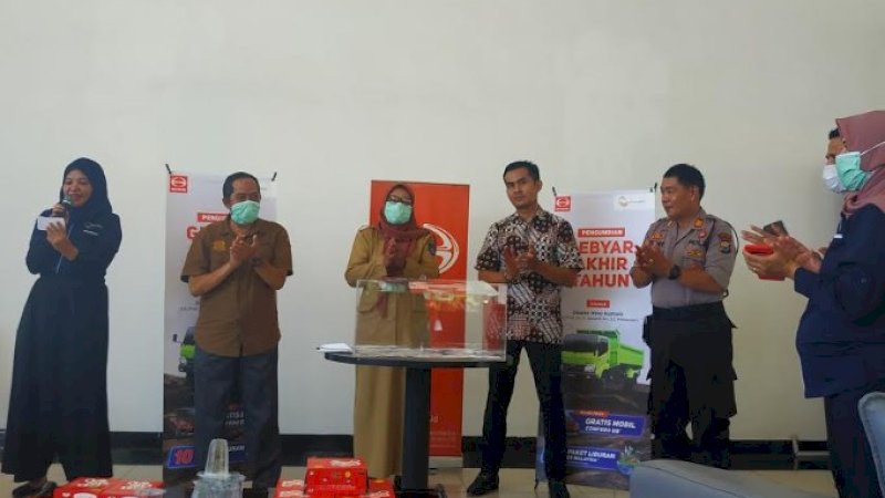 Suasana pengundian Gebyar Akhir Tahun Hino Kumala, Senin (23/3/2020).