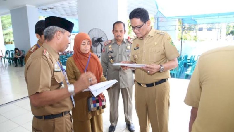 Bupati Barru, Suardi Saleh mengeluarkan surat edaran terkait jam kerja ASN.