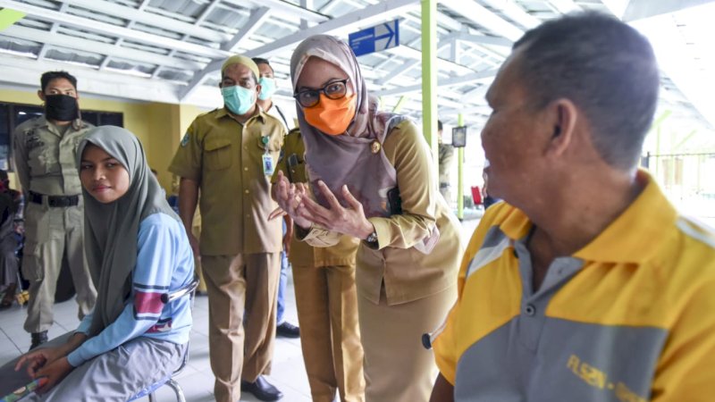 Bupati Luwu Utara, Indah Putri Indrianibssat mengunjungi RSUD Andi Djemma Masamba, Selasa (24/3/2020), di Kelurahan Kasimbong jalan Sultan Hasanuddin, Masamba.