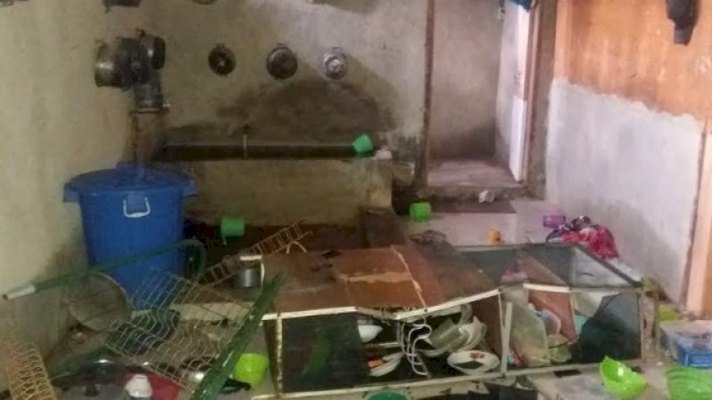 Kondisi rumah pasca pengrusakan.